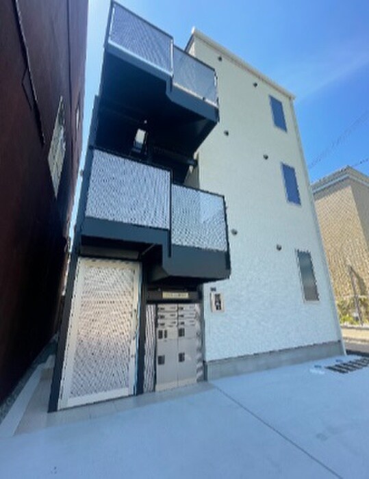 物件外観写真2　(エントランス部分)