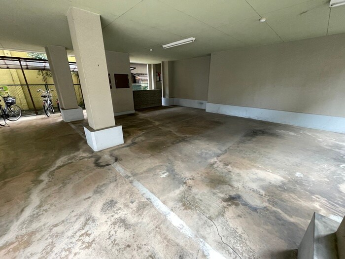 物件外観写真4　(駐車場)