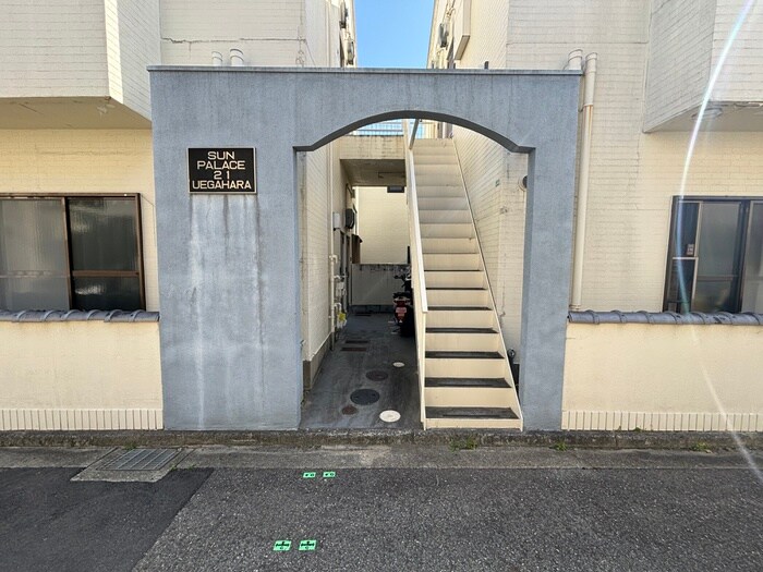 物件外観写真4　(エントランス部分)