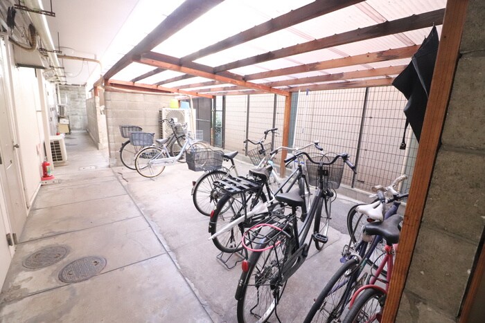 物件外観写真4　(駐輪場)