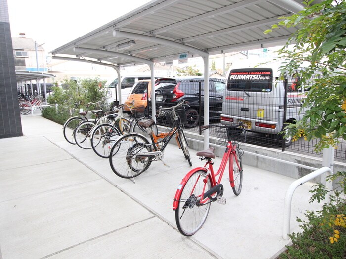 物件外観写真4　(駐輪場)