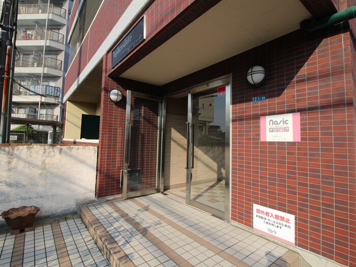 物件外観写真4　(エントランス部分)