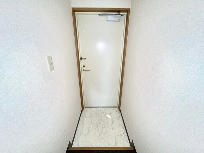 物件内観写真14　(玄関)