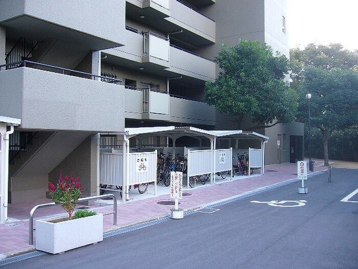 物件外観写真5　(駐輪場)