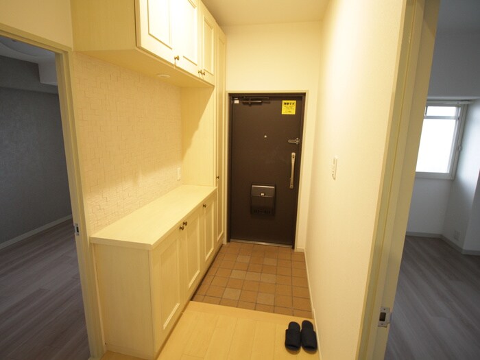 物件内観写真14　(玄関)