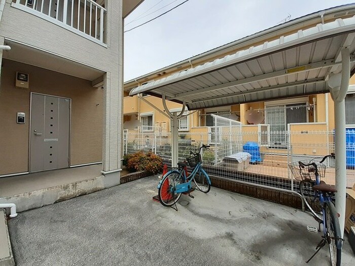 物件外観写真3　(駐輪場)