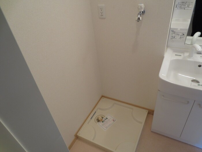 物件内観写真9　(洗濯機置場)