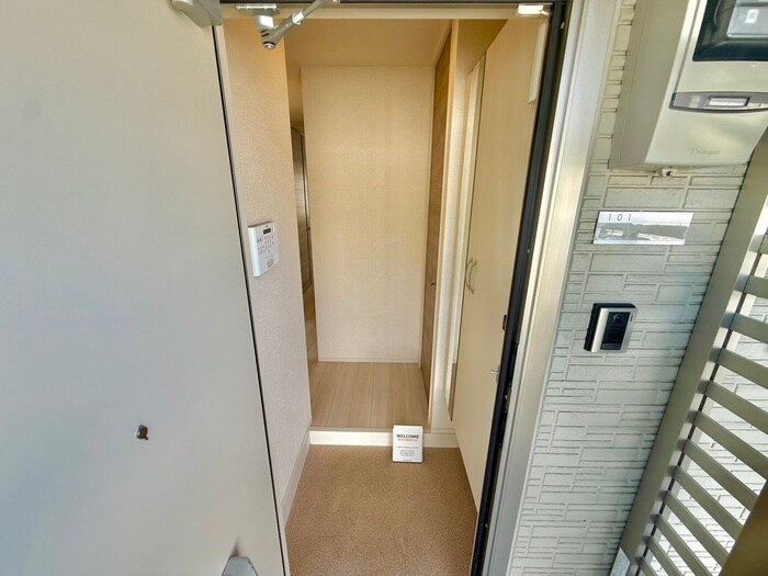 物件内観写真8　(玄関)