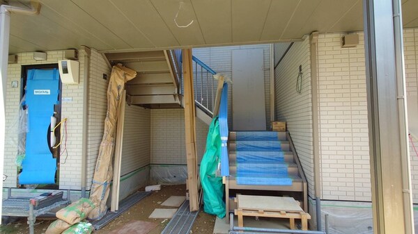 建築中
