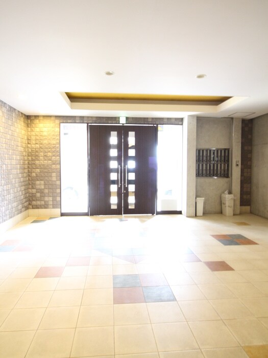 物件外観写真5　(エントランス部分)