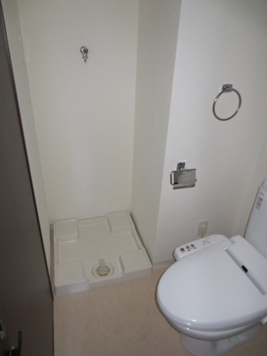 物件内観写真13　(洗濯機置場)