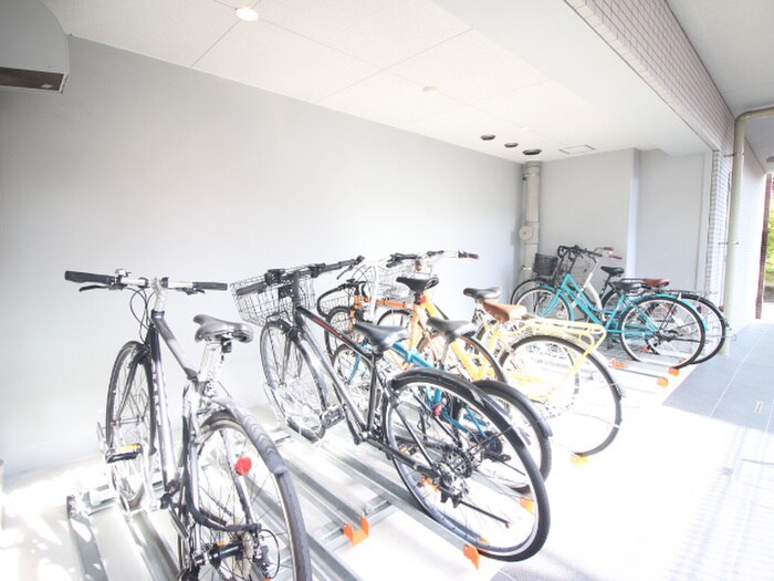 物件外観写真4　(駐輪場)