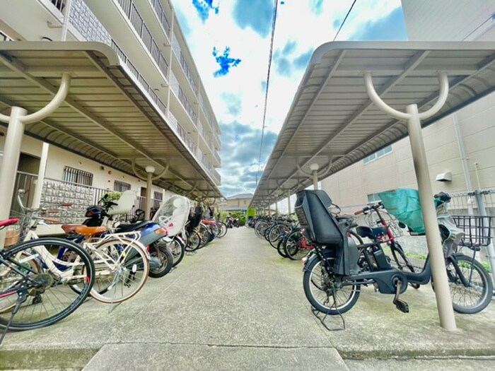 物件外観写真6　(駐輪場)