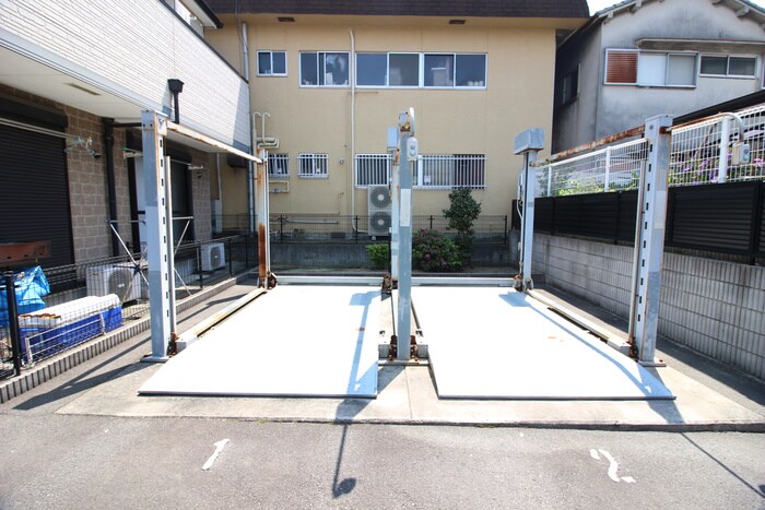 物件外観写真4　(駐車場)