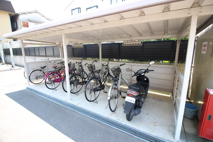 物件外観写真5　(駐輪場)