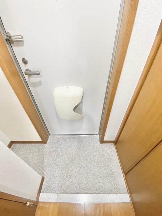 物件内観写真16　(玄関)