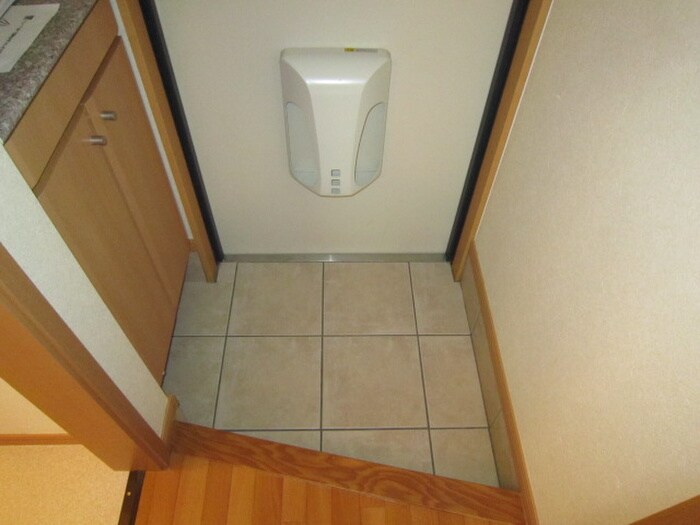 物件内観写真13　(玄関)