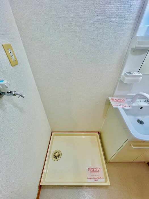 物件内観写真16　(洗濯機置場)