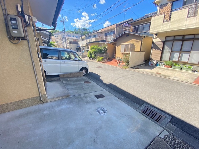 物件外観写真5　(駐車場)