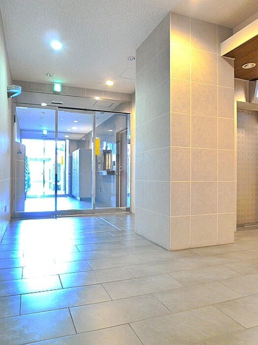 物件外観写真2　(エントランス部分)