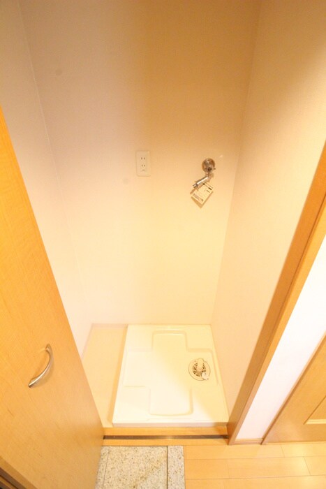 物件内観写真10　(洗濯機置場)