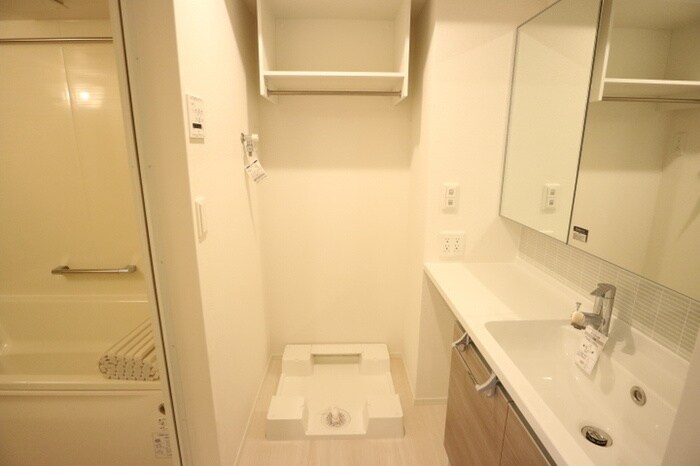 物件内観写真11　(洗濯機置場)