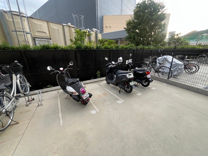 物件外観写真3　(駐輪場)