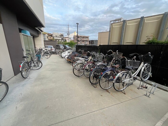 物件外観写真4　(駐輪場)