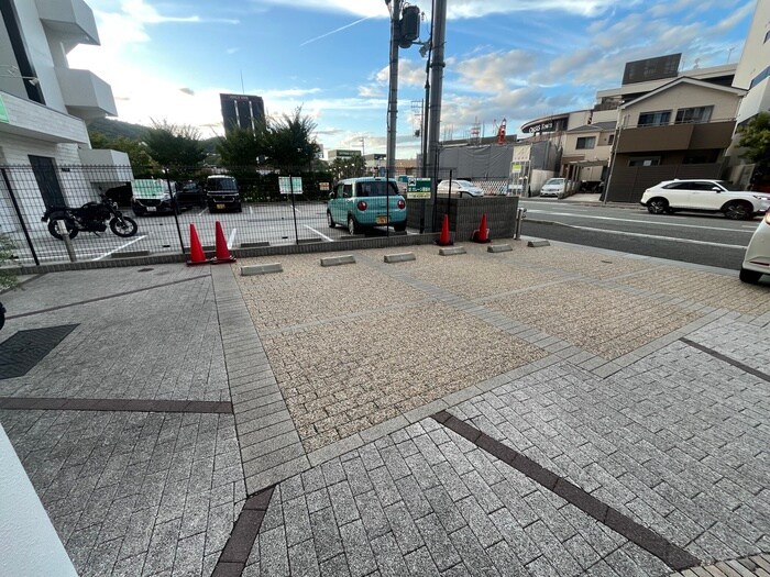 物件外観写真5　(駐車場)