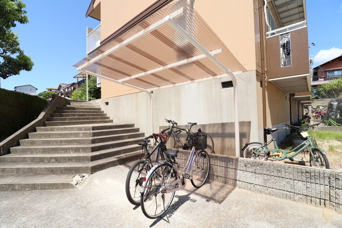 物件外観写真4　(駐輪場)