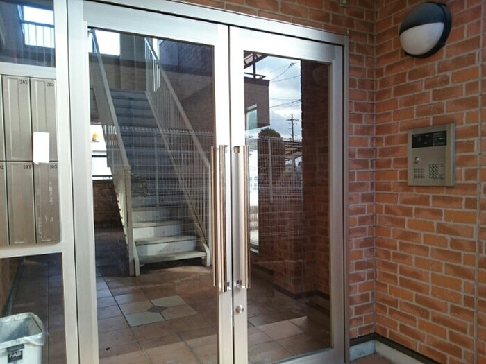 物件外観写真5　(エントランス部分)