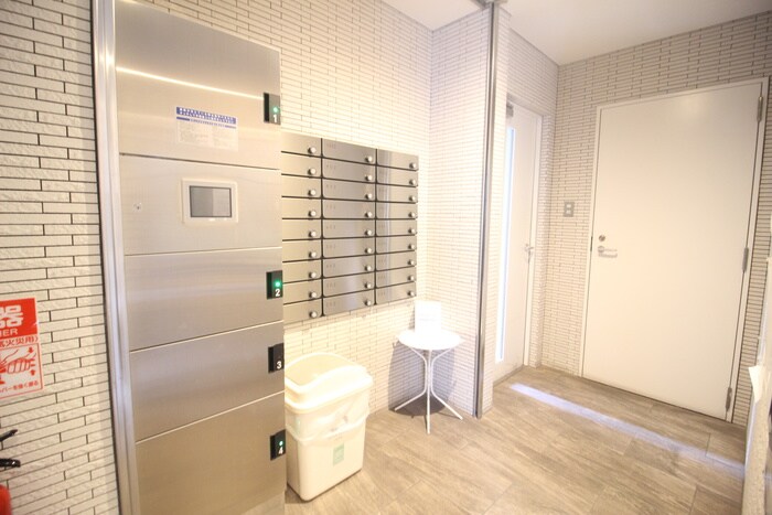 物件外観写真3　(エントランス部分)