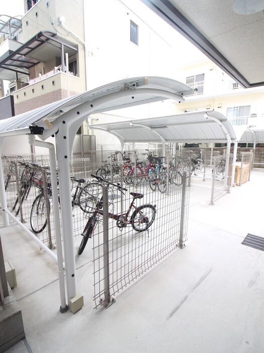 物件外観写真4　(駐輪場)