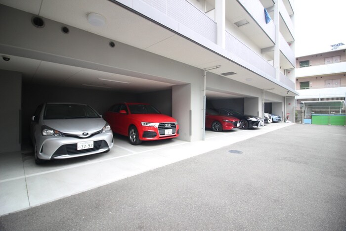 物件外観写真5　(駐車場)