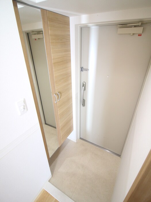 物件内観写真16　(玄関)