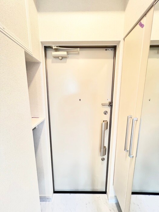 物件内観写真10　(玄関)