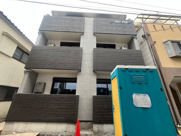 建築中