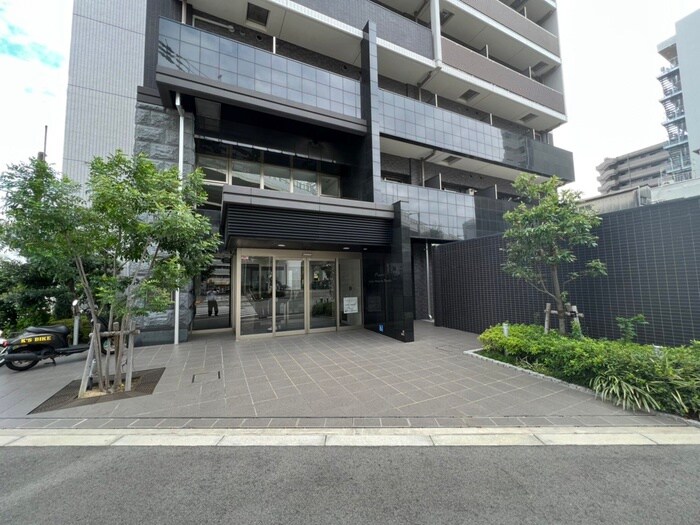 物件外観写真2　(エントランス部分)