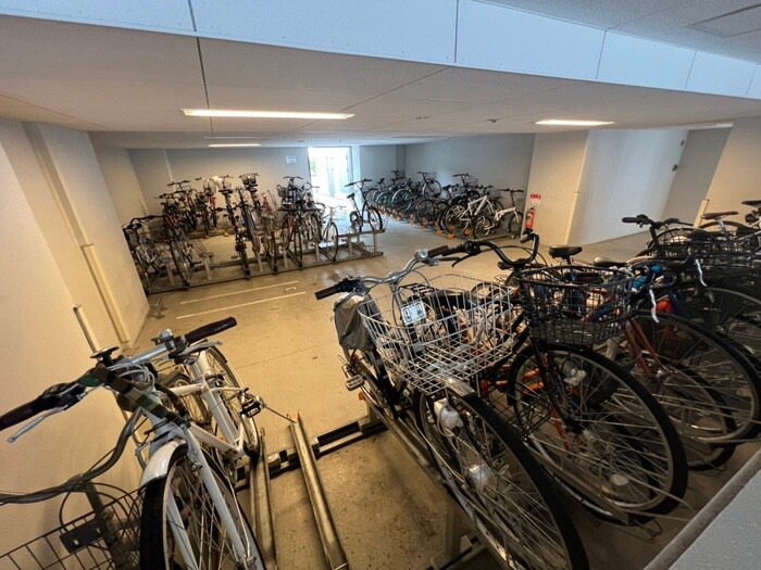 物件外観写真4　(駐輪場)