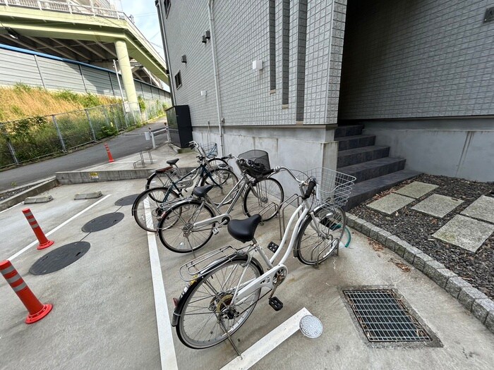 物件外観写真5　(駐輪場)