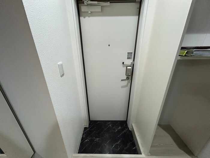 物件内観写真16　(玄関)