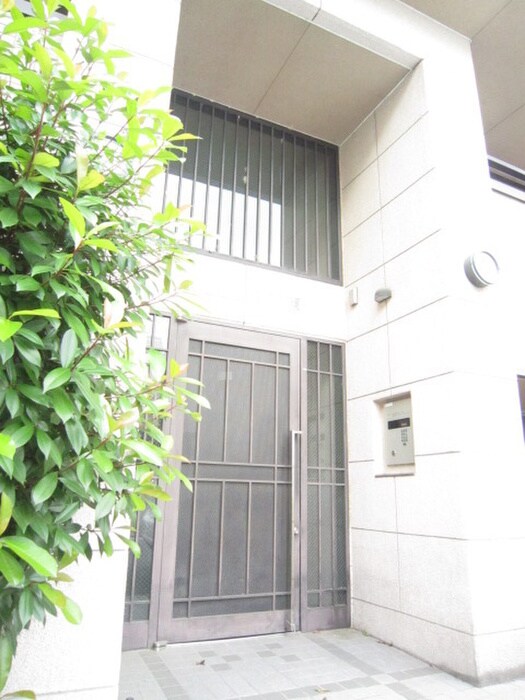 物件外観写真4　(エントランス部分)