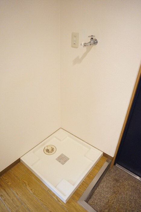 物件内観写真14　(洗濯機置場)