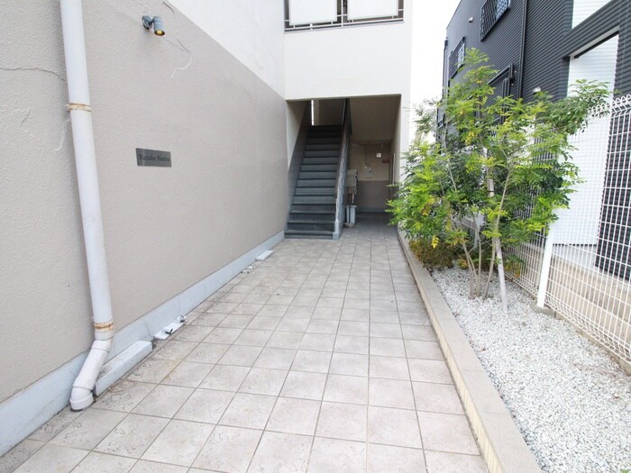 物件外観写真2　(エントランス部分)