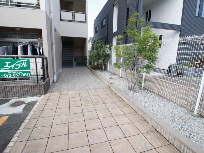 物件外観写真3　(エントランス部分)