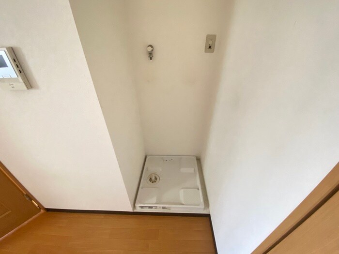 物件内観写真12　(洗濯機置場)