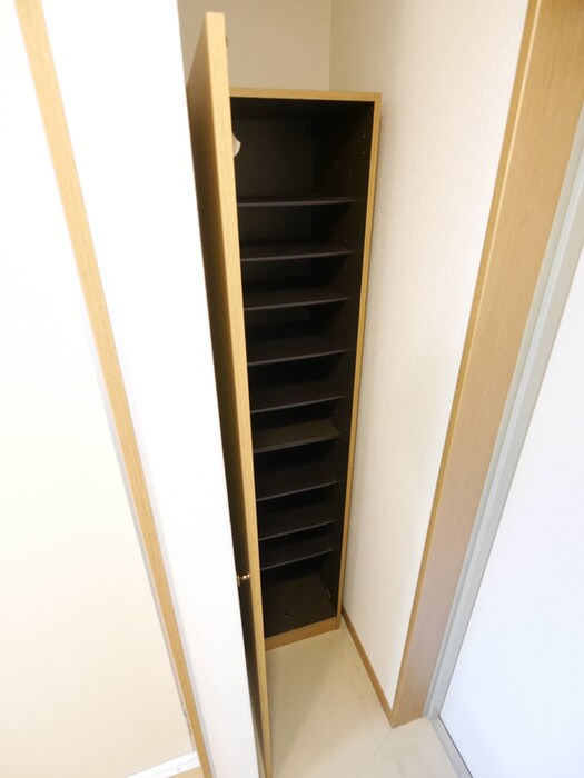 物件内観写真8　(靴箱)