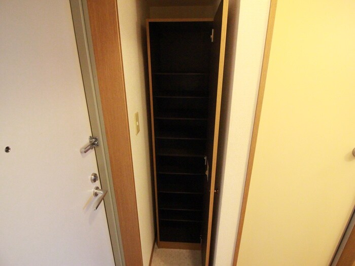 物件内観写真8　(靴箱)