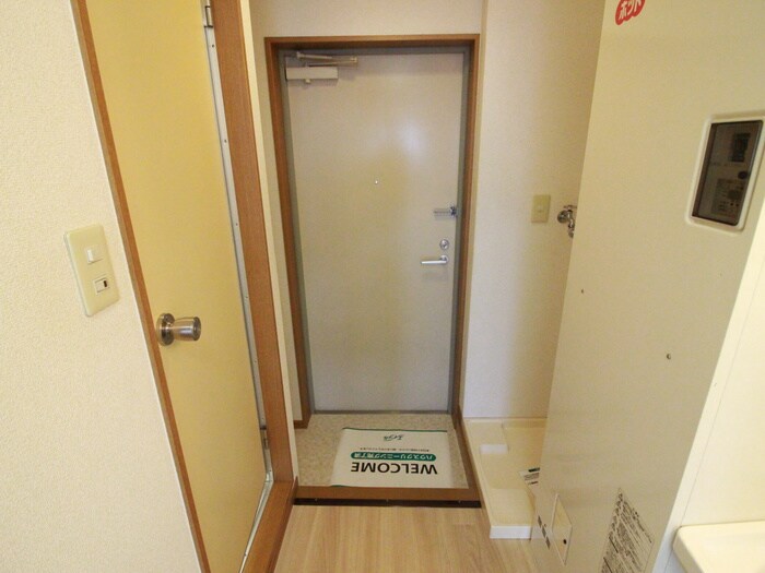 物件内観写真9　(玄関)
