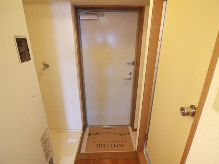 物件内観写真9　(玄関)